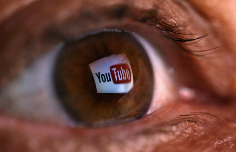 © Reuters. A picture illustration shows a YouTube logo reflected in a person's eye, in central Bosnian town of Zenica