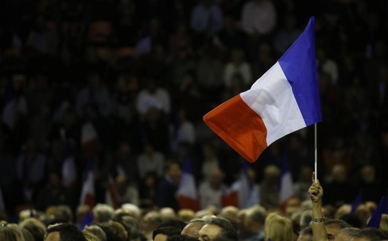 © Reuters. La bandiera francese