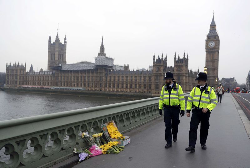 © Reuters. Flowers are placed at the scene of an attack on Westminster Bridge, in London