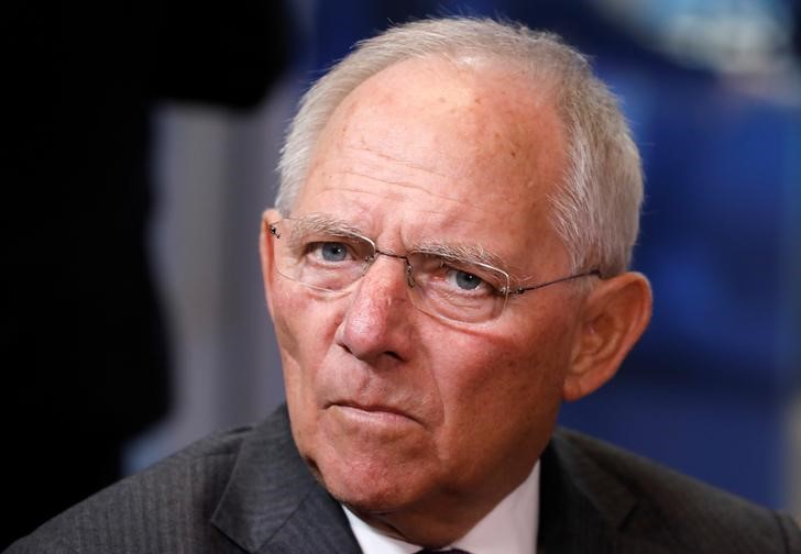 © Reuters. Schäuble critica a un ministro alemán por decir que deberían aportar más a la UE