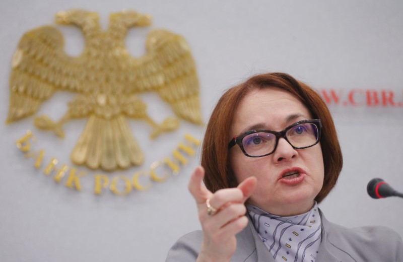 © Reuters. Эльвира Набиуллина на пресс-конференции в Москве