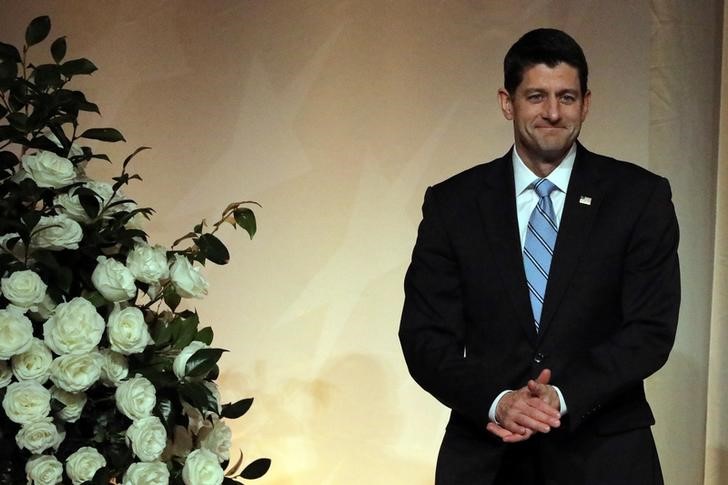 © Reuters. Speaker of the House Paul Ryan (R-WI) arrives to introduce U.S. President Donald Trump at the National Republican Congressional Committee March Dinner in Washington, U.S.