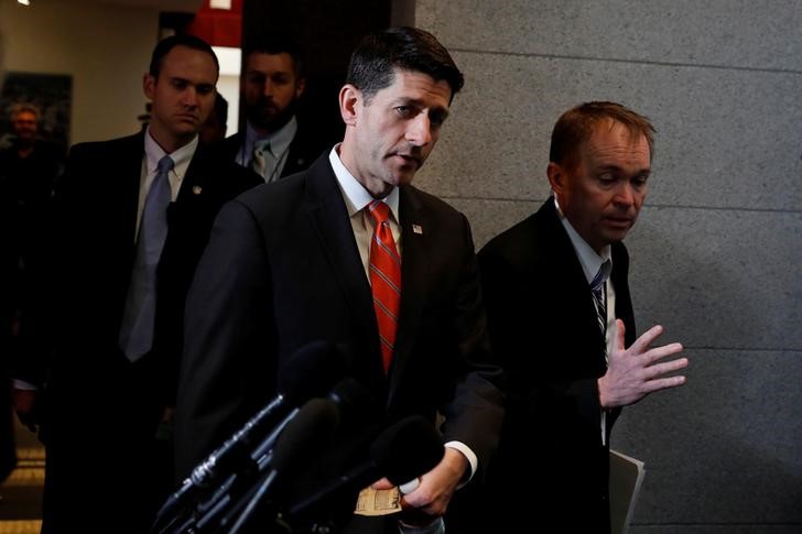 © Reuters. Speaker of the House Paul Ryan and Office of Management and Budget director Mick Mulvaney arrive for a meeting about the American Health Care Act on Capitol Hill in Washington