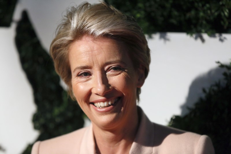 © Reuters. La actriz británica Emma Thompson rechazó una cita con Trump en 1998