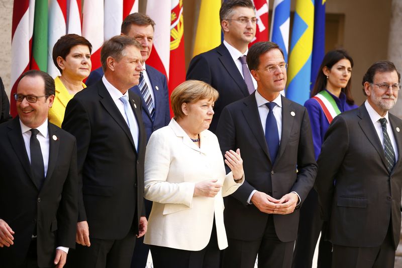 © Reuters. Los líderes de la UE renuevan sus votos de Unión en el 60 aniversario del bloque