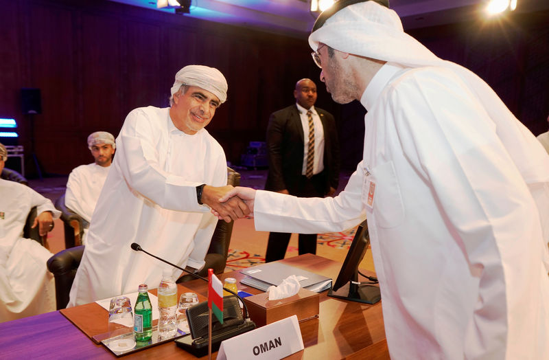 © Reuters. Oman Oil Minister Mohammed bin Hamad Al Rumhy shakes hand with a representive of Kuwait Oil Company during OPEC 2nd Joint Ministerial Monitoring Committee meeting in Kuwait City