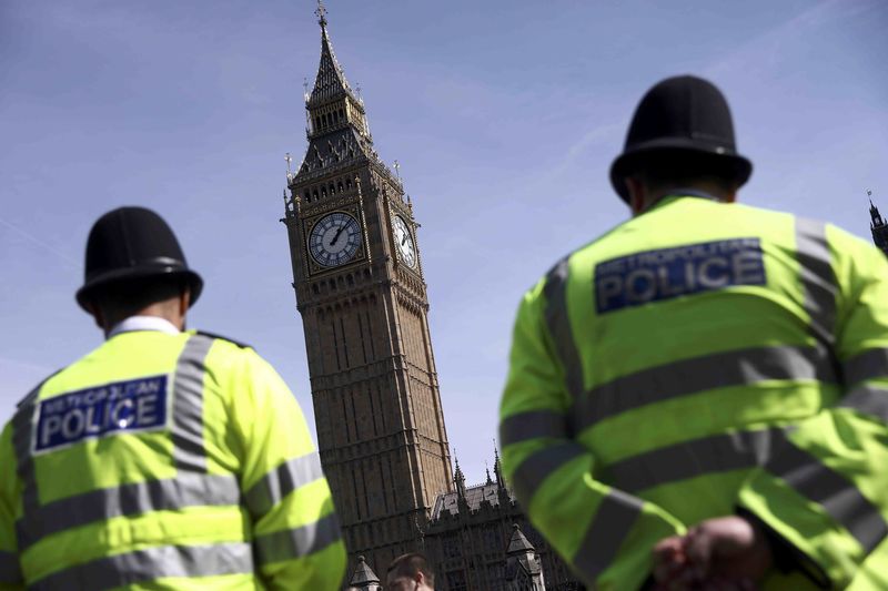 © Reuters. El Gobierno británico revisará la seguridad en el Parlamento tras ataque mortal