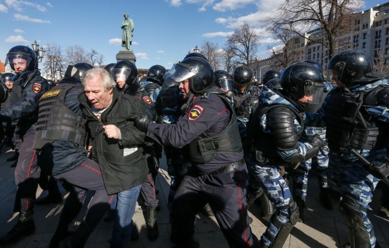 Полиция РФ задержала лидера оппозиции и сотни участников демонстраций против коррупции