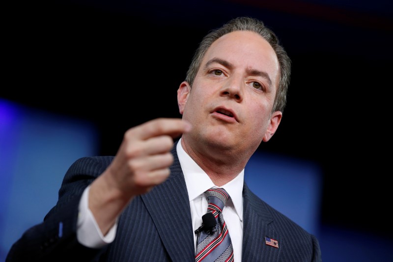 © Reuters. El jefe de gabinete de la Casa Blanca, Reince Priebus, habla ante la Conferencia Acción Política Conservadora (CPAC) en National Harbor, Maryland