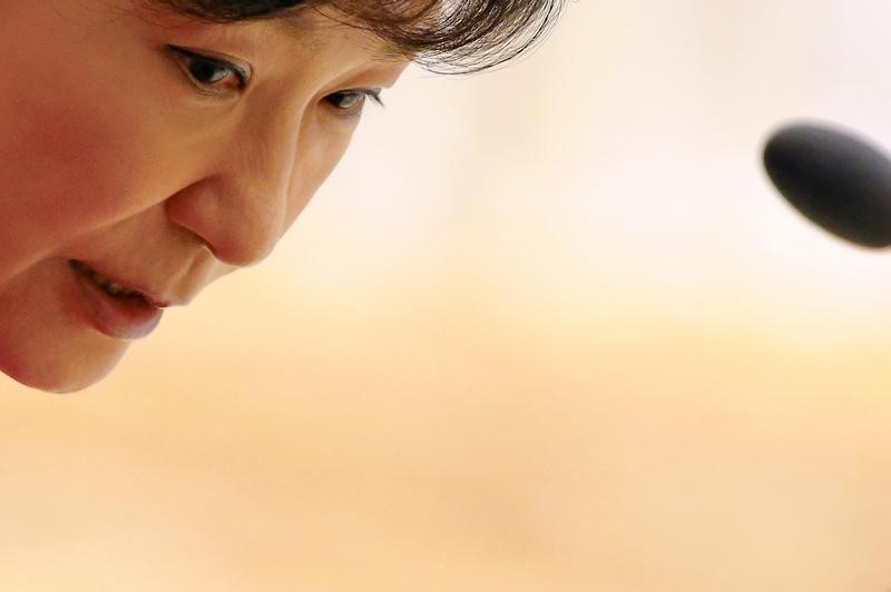 © Reuters. محكمة كورية جنوبية تبحث اعتقال رئيسة البلاد السابقة يوم الخميس