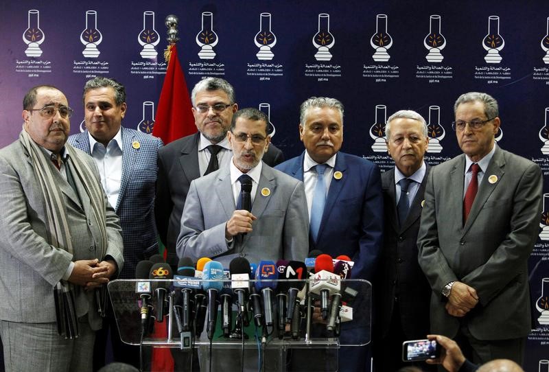 © Reuters. تحليل-تشكيل العثماني للحكومة المغربية ينهي مرحليا مشكلة "ظاهرة بن كيران"