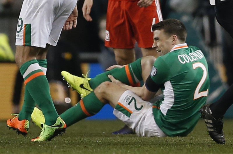 © Reuters. Republic of Ireland's Seamus Coleman lies injured