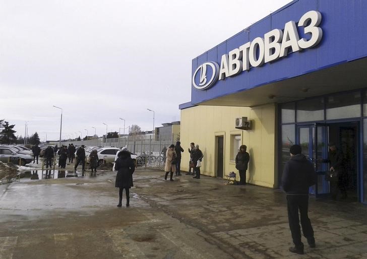 © Reuters. Вход на завод Автоваз в Тольятти