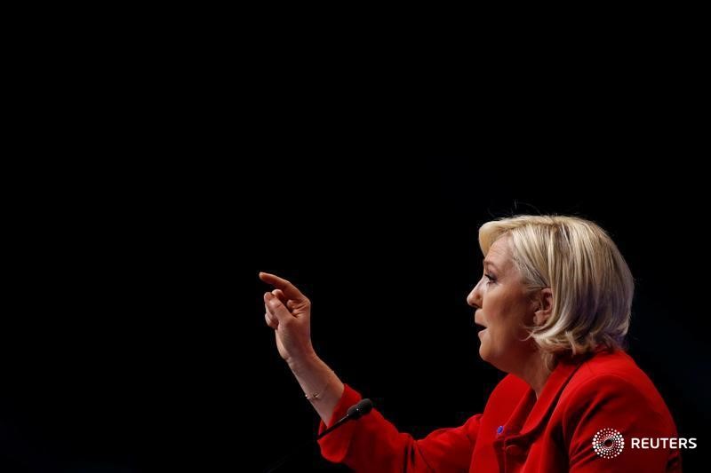 © Reuters. Кандидат в президенты Франции Марин Ле Пен выступает в Лилле