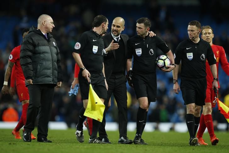 © Reuters. Manchester City manager Pep Guardiola speaks with referee Michael Oliver after the game