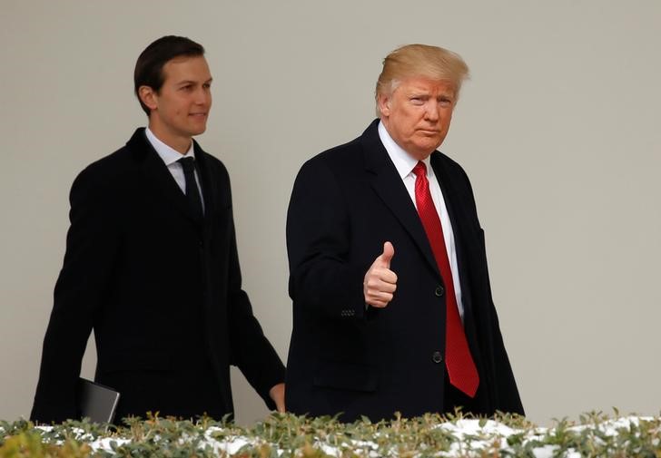 © Reuters. O presidente dos Estados Unidos, Donald Trump, e o conselheiro sênior Jared Kushner na Casa Branca, em Washington, nos EUA