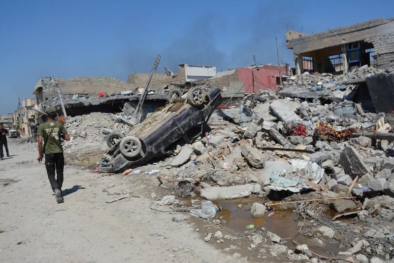 © Reuters. تحقيق-القتلى المدنيون ومعركة المدينة القديمة يفرضان إعادة التفكير في حملة الموصل