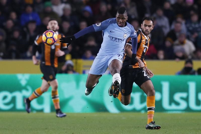 © Reuters. Manchester City's Kelechi Iheanacho in action with Hull City's Ahmed Elmohamady