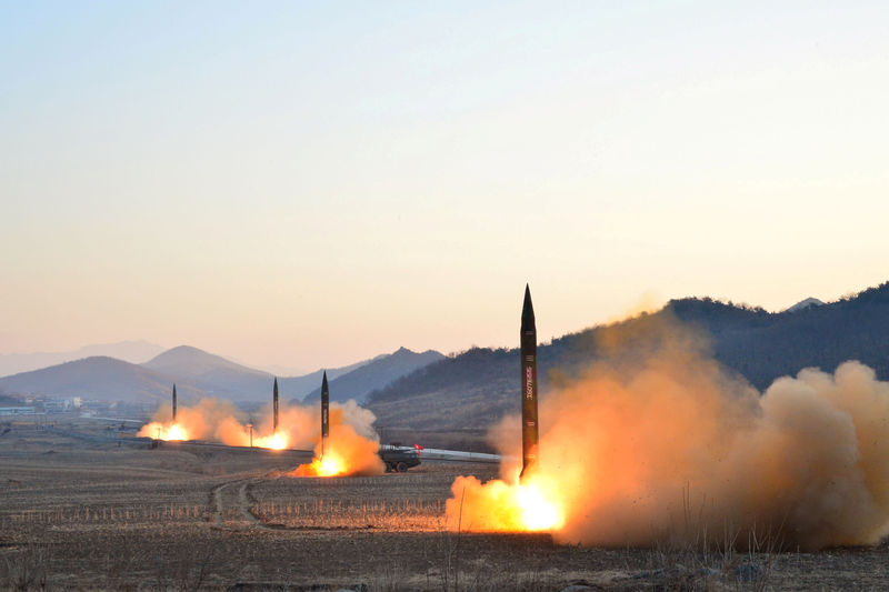 © Reuters. Foto de archivo de un lanzamiento de cohetes balísticos de Corea del Norte en Pyongyang