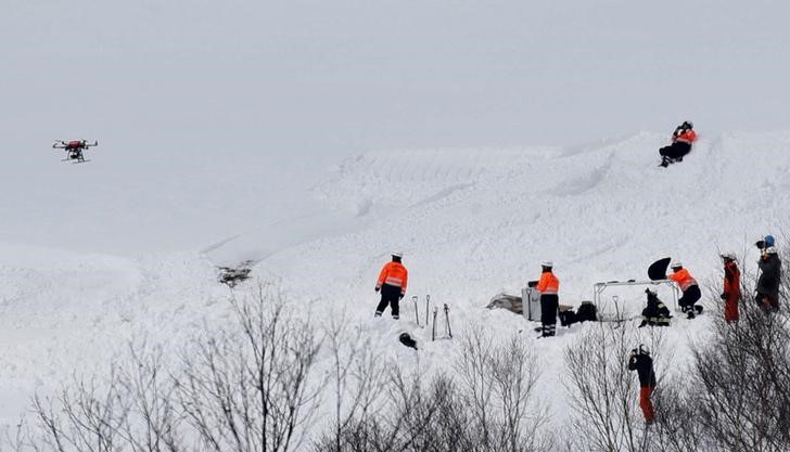 © Reuters. اليابان تحقق في انهيار جليدي أسفر عن مقتل 7 طلاب ومعلم