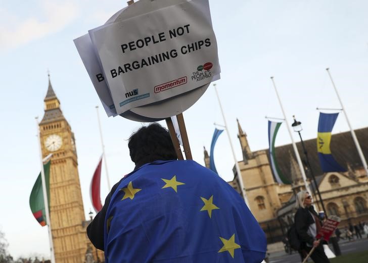 © Reuters. A demonstrator holds a placard during a protest in favour of amendments to the Brexit Bill outside the Houses of Parliament, in London