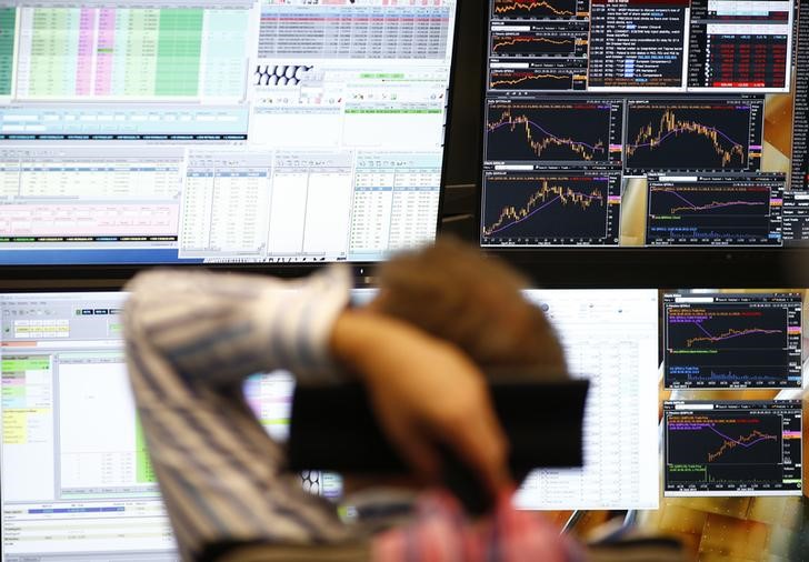 © Reuters. A trader sits in front of the computer screens at his desk at the Frankfurt stock exchange
