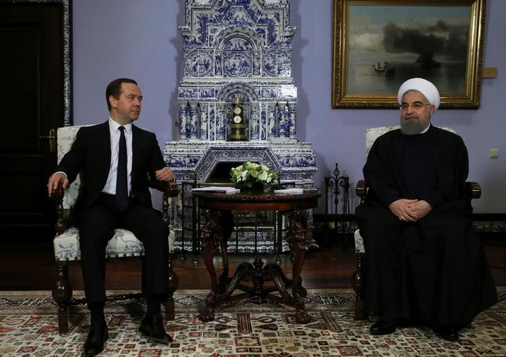 © Reuters. Russian PM Medvedev meets with Iranian President Rouhani at Gorki state residence outside Moscow