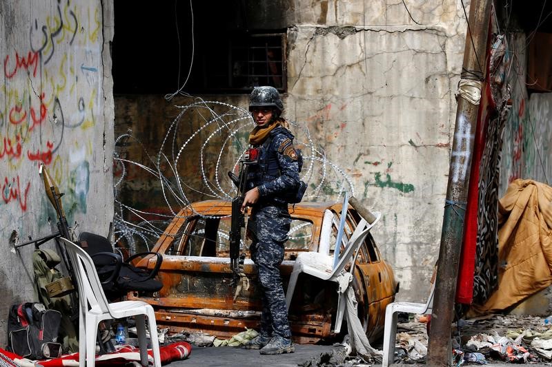 © Reuters. مصانع القنابل ومراكز القيادة بالقرى.. سلاح الدولة الإسلامية في الريف