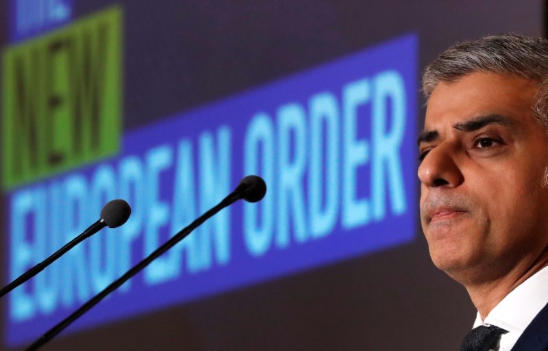 © Reuters. London Mayor Sadiq Khan addresses a debate called "The New European Order" in Brussels
