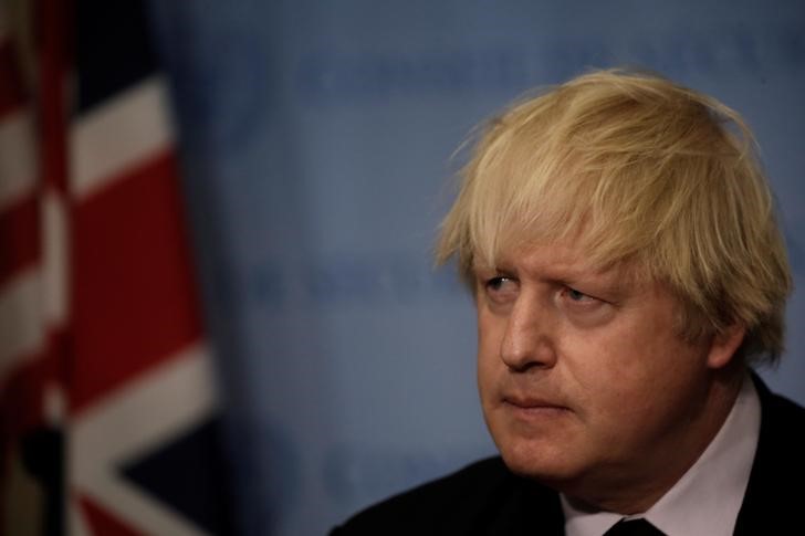 © Reuters. British Foreign Secretary Boris Johnson speaks to reporters after chairing a United Nations Security Council meeting at U.N. headquarters in New York
