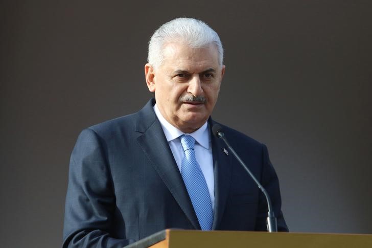 © Reuters. Turkish Prime Minister Binali Yildirim speaks to the media during a visit in Nicosia, northern Cyprus