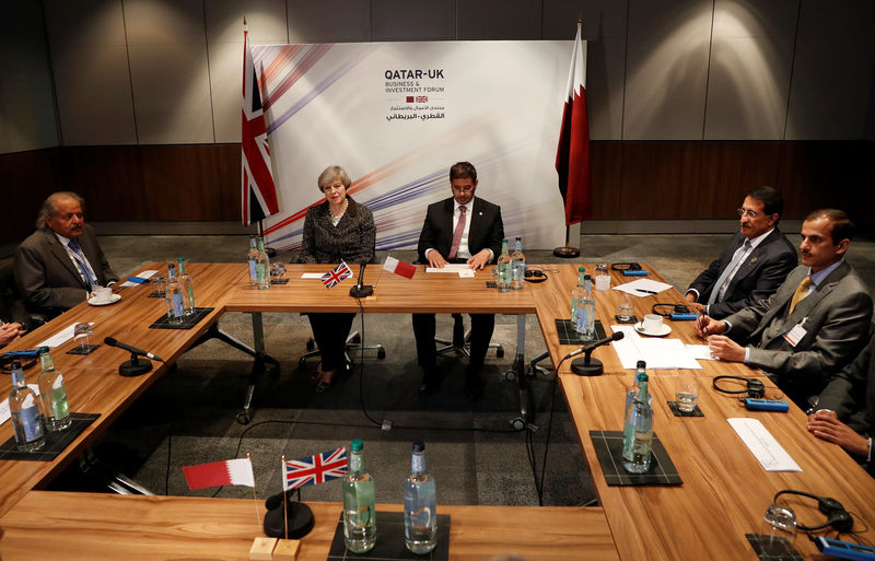 © Reuters. Britain's Prime Minister Theresa May and Qatar's Prime Minister Abdullah bin Nasser bin Khalifa Al Thani attend the Qatar-UK Business and Investment Forum in Birmingham