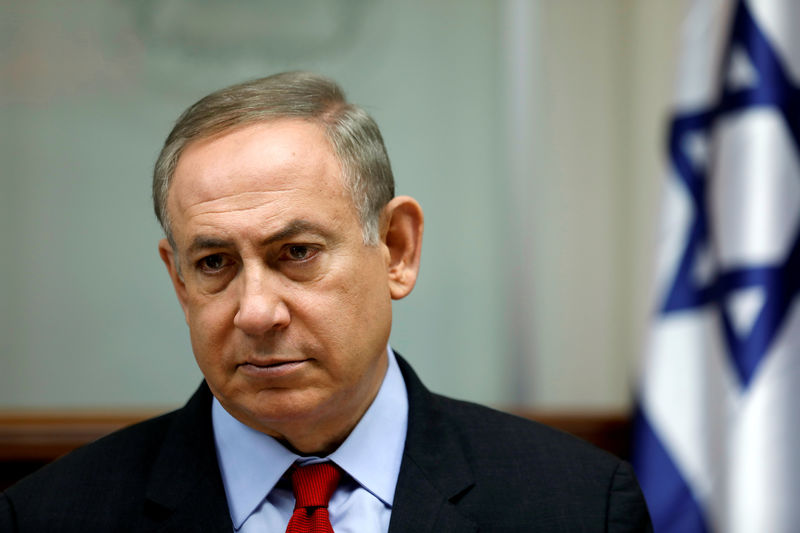 © Reuters. FILE PHOTO: Israeli PM Benjamin Netanyahu attends a cabinet meeting in Jerusalem