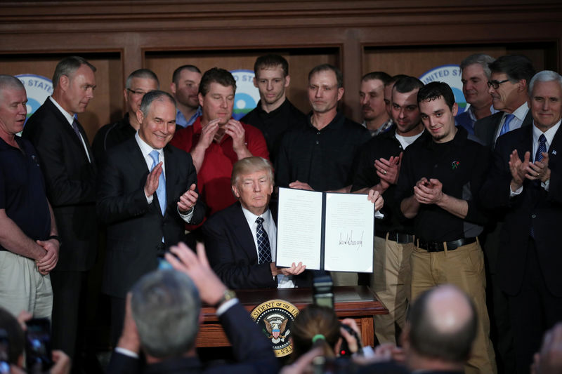 © Reuters. U.S. President Trump displays executive order on "energy independence" during event at EPA headquarters in Washington