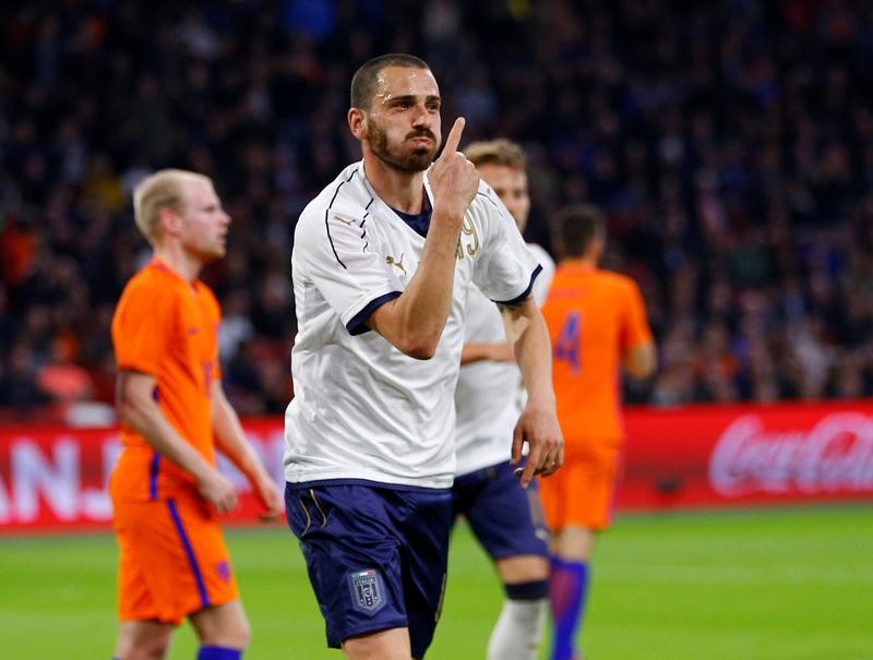 © Reuters. إيطاليا تفوز 2-1 وديا لتزيد من مأساة هولندا