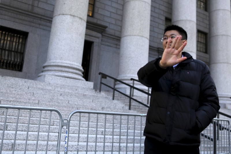© Reuters. Jeff Yin exits the Manhattan U.S. District Courthouse in New York