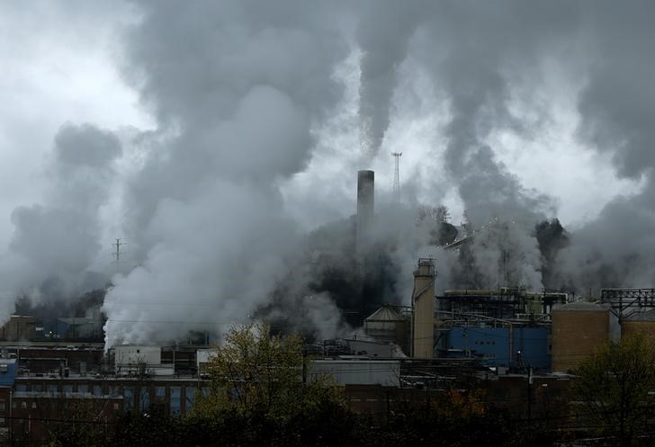 © Reuters. Бумажный завод Mead-Westvaco в Ковингтоне, Вирджиния