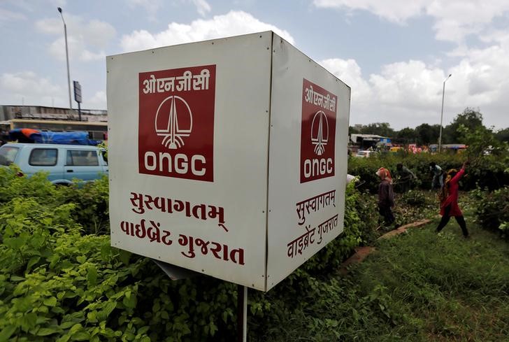 © Reuters. Логотип индийской ONGC в Ахмадабаде