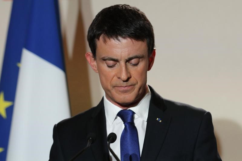 © Reuters. LE CHOIX DE VALLS POUR MACRON SCELLE L'IMPLOSION DU PS