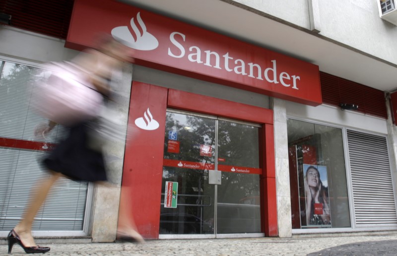 © Reuters. A woman walks past Santander bank branch in Rio de Janeiro