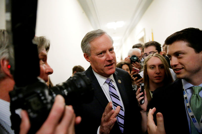 © Reuters. FILE PHOTO: House Freedom Caucus Chairman U.S. Representative Mark Meadows (R-NC) speaks to reporters after meeting with his caucus members about their votes on a potential repeal of Obamacare on Capitol Hill in Washington