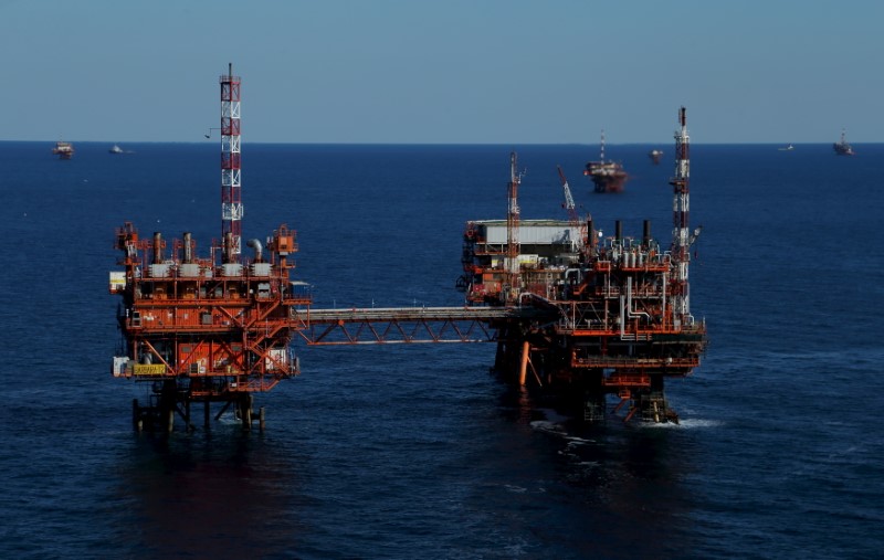 © Reuters. Нефтяная платформа в Адриатическом море, Хорватия