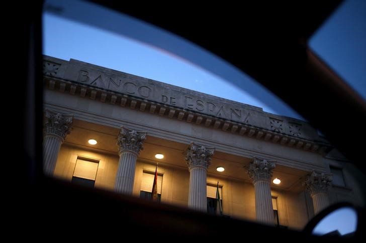 © Reuters. The facade of the Bank of Spain building is pictured through a window of a car in downtown Malaga