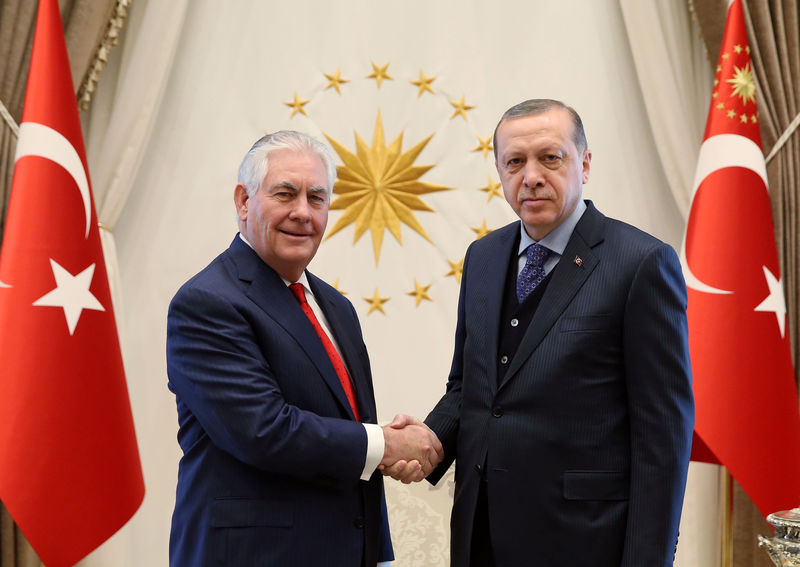 © Reuters. Turkish President Erdogan meets with U.S. Secretary of State Tillerson in Ankara