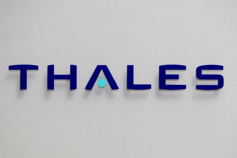 © Reuters. The logo of French defence and electronics group Thales is seen at the company's headquarters in Neuilly