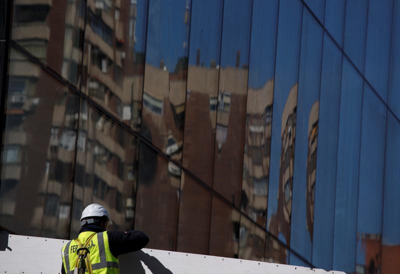 © Reuters. Seopan prevé que la obra civil en España caiga un 12 por ciento en 2017