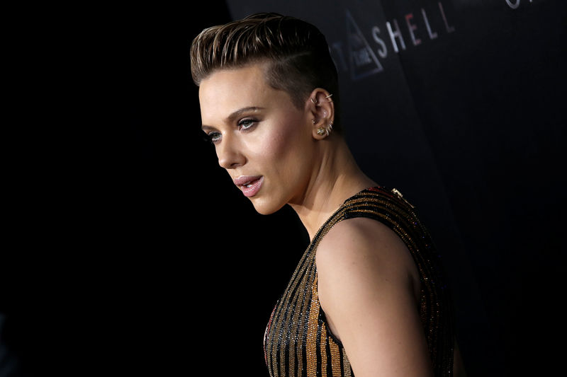 © Reuters. Atriz Scarlett Johansson posa na pré-estreia de "Ghost in the Shell" em Nova York