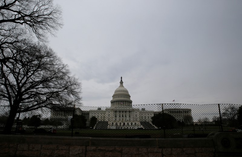 © Reuters. The U.S. Capitol building is seen on Capitol Hill in Washington