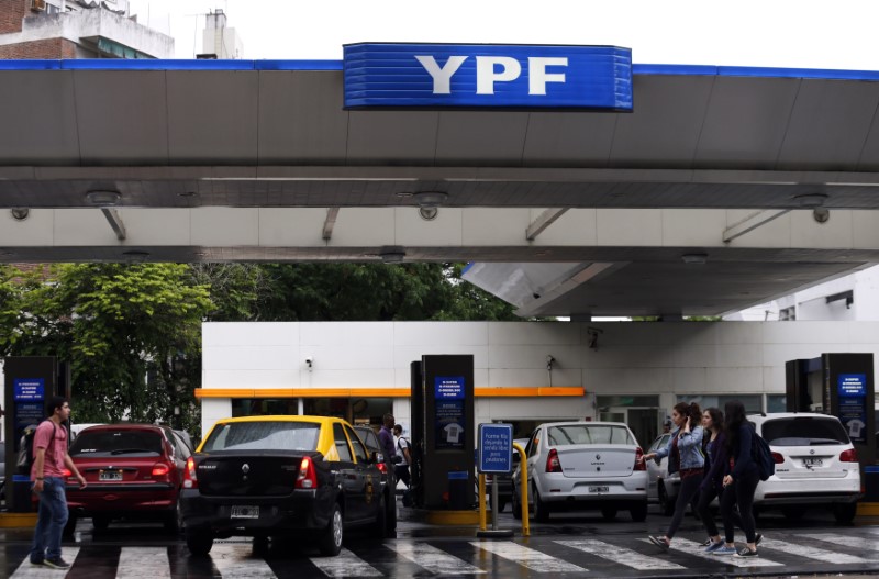 © Reuters. ARGENTINE: YPF, TOTAL, BP INVESTIRONT 500 MILLIONS DE DOLLARS DANS LES SCHISTES