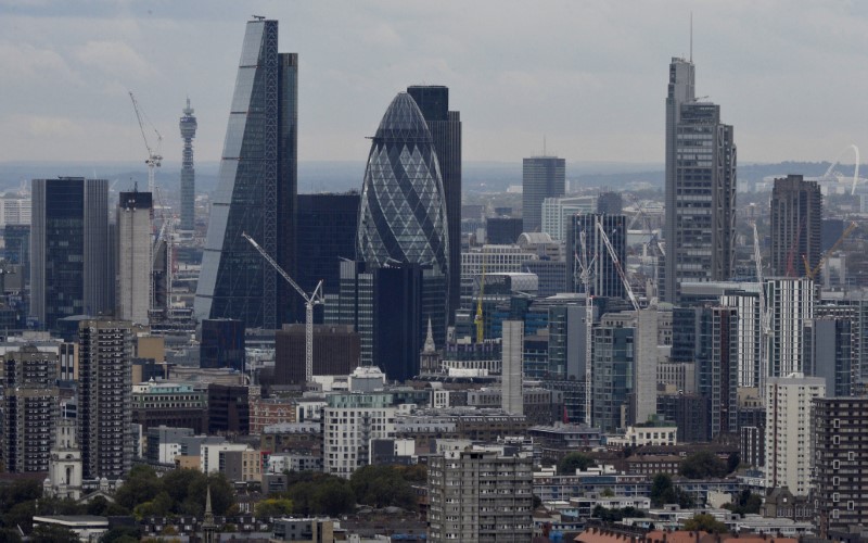 © Reuters. A general view of the financial district of London is seen in London